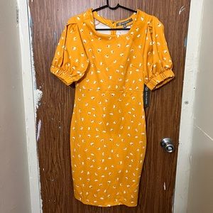 Daisy Fuentes, size S, color: Gold/yellow with white flowers